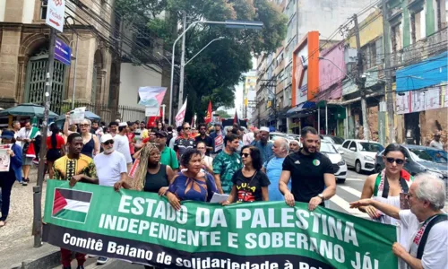 
				
					Ativistas protestam em solidariedade à Palestina na Avenida Sete
				
				