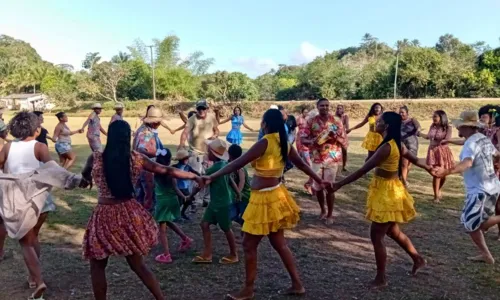 
				
					Atores de 'Renascer' fazem workshop com Boi Bumbá na Bahia; saiba mais
				
				