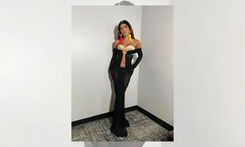 
				
					Atração no VMA, Anitta surpreende com look ousado e intriga internautas
				
				