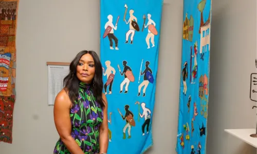 
				
					Atriz Angela Bassett visita Museu Nacional da Cultura Afro-Brasileira
				
				