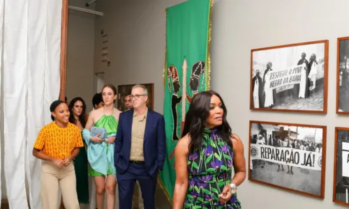 
				
					Atriz Angela Bassett visita Museu Nacional da Cultura Afro-Brasileira
				
				