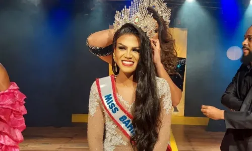 
				
					Ayra Brooke, eleita Miss Bahia Gay, participa da Live Fervo das Cores
				
				