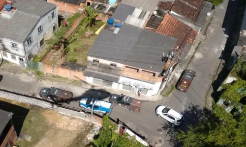 
				
					Bairro de Valéria é disputado por grupos criminosos por ser próxima a saídas de Salvador
				
				