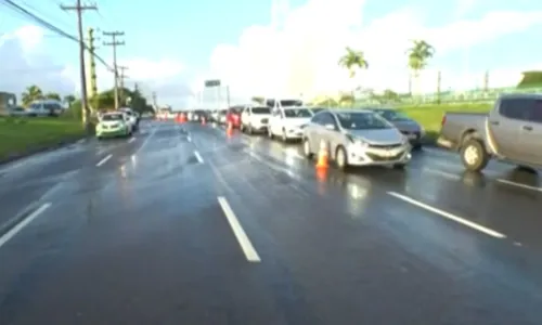 
				
					Batida destrói carro e mata dois na Avenida Paralela, em Salvador
				
				