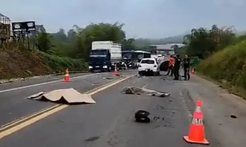 
				
					Batidas matam 5 pessoas e deixam outras 5 feridas em Itabuna
				
				