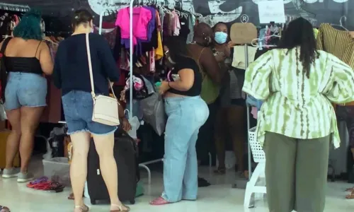 
				
					Bazar plus size em Salvador oferece roupas a partir de R$ 5
				
				