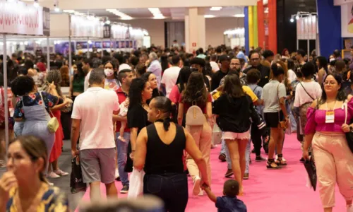 
				
					Bienal do Livro Bahia anuncia data para edição de 2024; confira
				
				