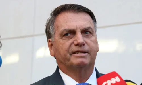 
				
					Bolsonaro é internado em hospital de São Paulo
				
				