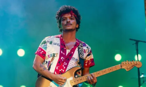 
				
					Bruno Mars aparece com camisa do Brasil e instiga fãs: 'O que faremos hoje?'
				
				