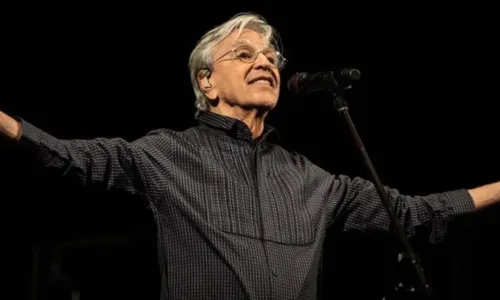 
				
					Caetano Veloso tem show adiado por problemas de saúde
				
				