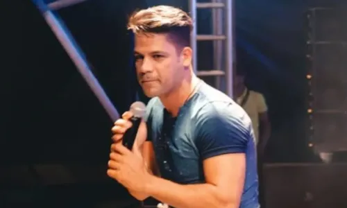 
				
					Cantor sertanejo morre após sofrer acidente de moto na Bahia
				
				