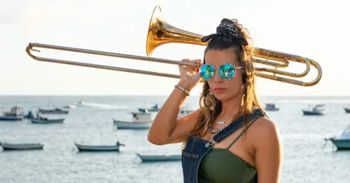 
				
					Cantora e trombonista Pali faz show neste sábado (19)
				
				