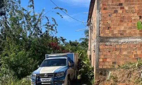 
				
					Chefe de cozinha é morto dentro de casa com tiros no rosto na BA
				
				