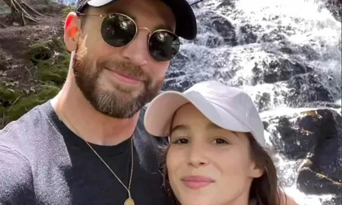 
				
					Chris Evans, ator de 'Capitão América', se casa com atriz luso-brasileira
				
				