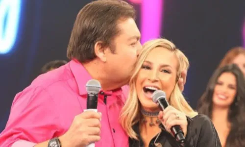 
				
					Claudia Leitte se declara para Faustão: 'Fique tranquilo e descanse'
				
				