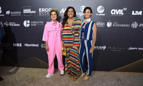 
				
					Com Carlinhos Brown e Regina Casé, Jantar do Ano reúne famosos na BA
				
				