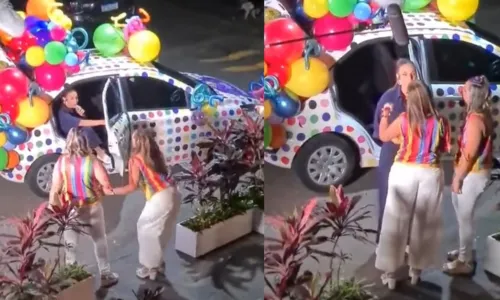 
				
					Com carro de mensagem, Ivete Sangalo surpreende fã em aniversário; VÍDEO
				
				