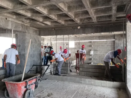 
				
					Construtora capacita mulheres para trabalhar em canteiros de obras
				
				