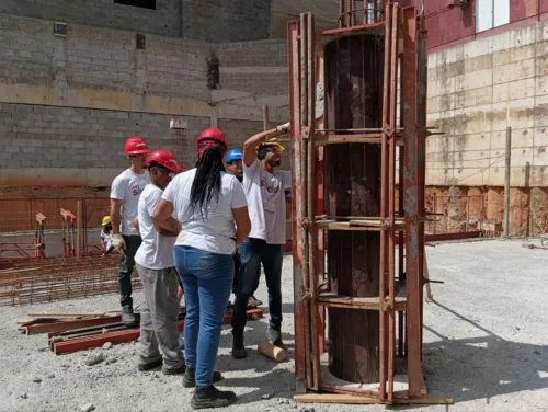 
				
					Construtora capacita mulheres para trabalhar em canteiros de obras
				
				