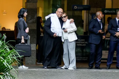 
				
					Corpo de Aracy Balabanian é cremado no Rio de Janeiro
				
				