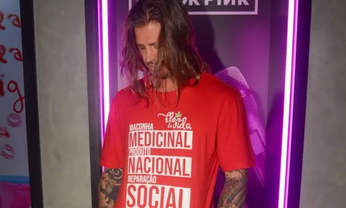 
				
					Dado Dolabella apoia uso de maconha medicinal em evento; FOTOS
				
				