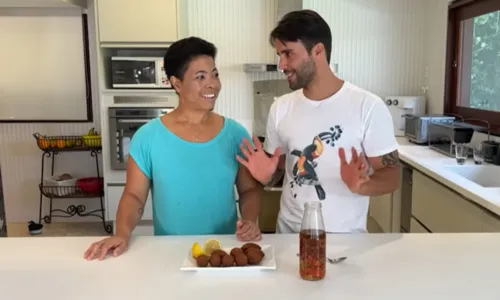 
				
					Daniel Cady ensina receita de bolinho de peixe tradicional; VÍDEO
				
				