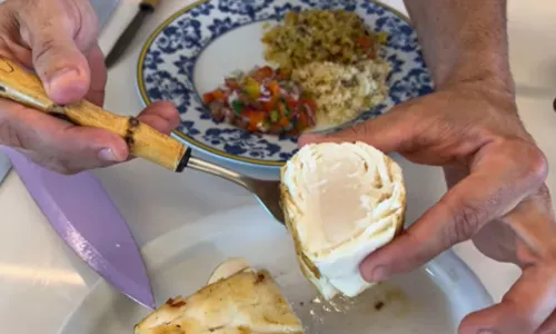 
				
					Daniel Cady ensina receita de peixe grelhado 'perfeito'; veja vídeo
				
				