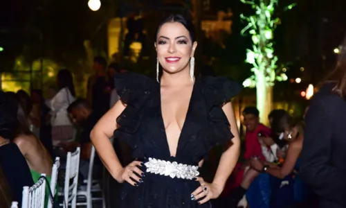 
				
					Daniela Mercury beija esposa em encerramento de desfile; FOTOS
				
				