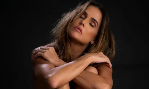 
				
					Deborah Secco posa nua na web e recebe elogios; confira
				
				