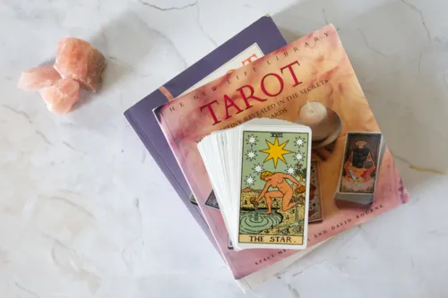 
				
					Descubra qual é a carta do Tarot para agosto de 2023
				
				