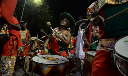 
				
					Desfile de Blocos Afro acontece no Centro Histórico de Salvador
				
				