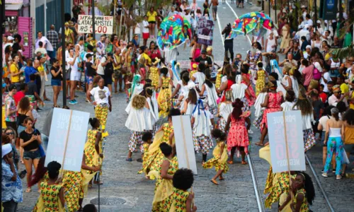 
				
					Desfile de blocos afro e afoxés movimenta Centro Histórico de Salvador
				
				