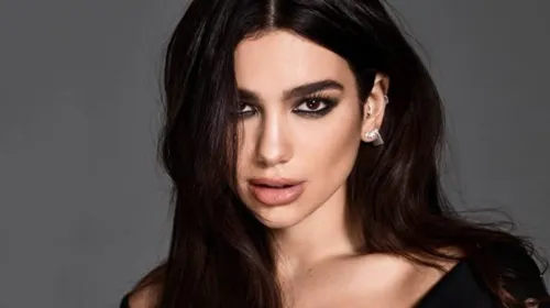 
				
					Dua Lipa completa 28 anos nesta terça (22); ouça hits
				
				