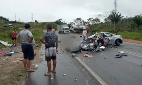 
				
					Duas pessoas morrem e uma fica ferida em acidente no sul da Bahia
				
				