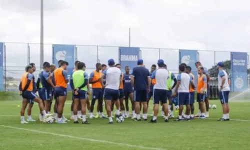 
				
					Elenco do Bahia realiza treinamento no CT Evaristo de Macedo
				
				