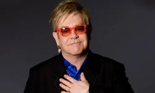 
				
					Elton John é levado ao hospital após acidente; saiba estado de saúde
				
				