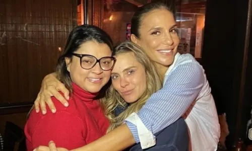 
				
					Em aniversário, Preta Gil comemora com Gominho, Ivete e Dieckmann; VÍDEO
				
				