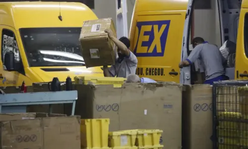 
				
					Empregados dos Correios desistem de greve na véspera da Black Friday
				
				