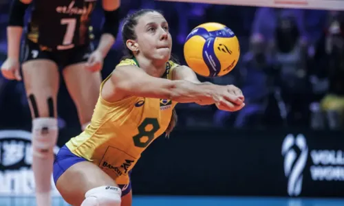 
				
					Estrela da seleção feminina de vôlei alega problemas físicos e está fora do pré-olímpico
				
				