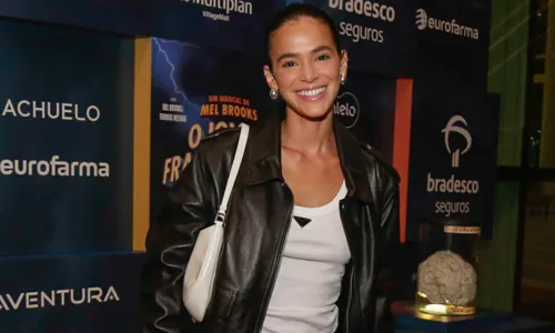 
				
					Estrela de 'Besouro Azul', Bruna Marquezine confere musical no RJ
				
				