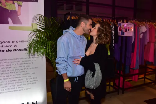 
				
					Evento fechado tem beijões de ex-BBBs e presença de outros famosos
				
				