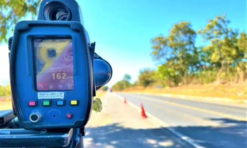 
				
					Excesso de velocidade e as ultrapassagens representam quase metade das infrações na Bahia
				
				