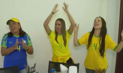 
				
					Família de capitã da Seleção Feminina se reúne na Bahia para torcida
				
				