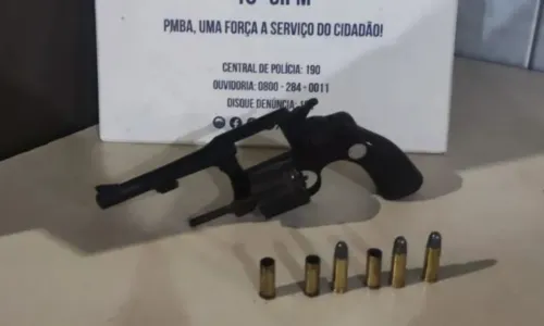 
				
					Família protesta e nega que morto no Subúrbio tenha confrontado PMs
				
				