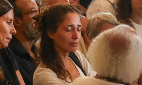 
				
					Famosos se emocionam durante velório de Léa Garcia no Rio de Janeiro; FOTOS
				
				