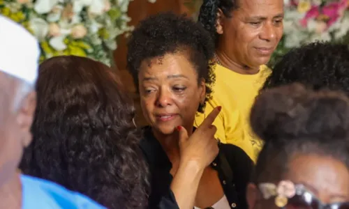 
				
					Famosos se emocionam durante velório de Léa Garcia no Rio de Janeiro; FOTOS
				
				