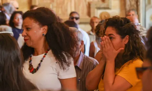 
				
					Famosos se emocionam durante velório de Léa Garcia no Rio de Janeiro; FOTOS
				
				