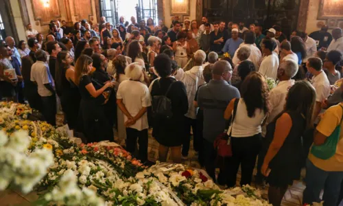 
				
					Famosos se emocionam durante velório de Léa Garcia no Rio de Janeiro; FOTOS
				
				