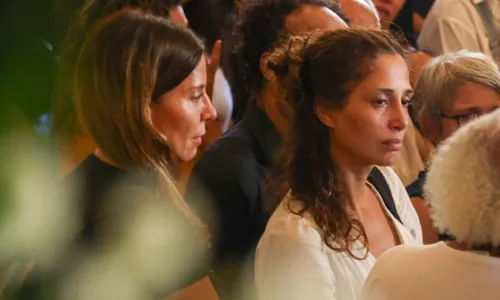 
				
					Famosos se emocionam durante velório de Léa Garcia no Rio de Janeiro; FOTOS
				
				