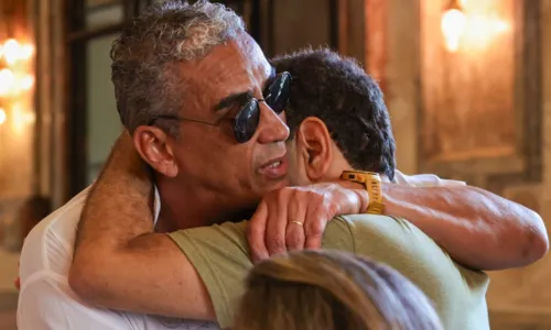 
				
					Famosos se emocionam durante velório de Léa Garcia no Rio de Janeiro; FOTOS
				
				